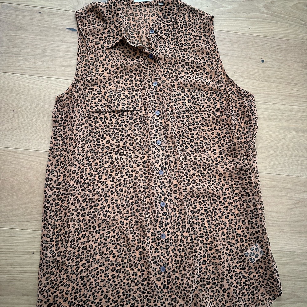 EUC equipment 100% silk leopard print sleeveless button down size medium